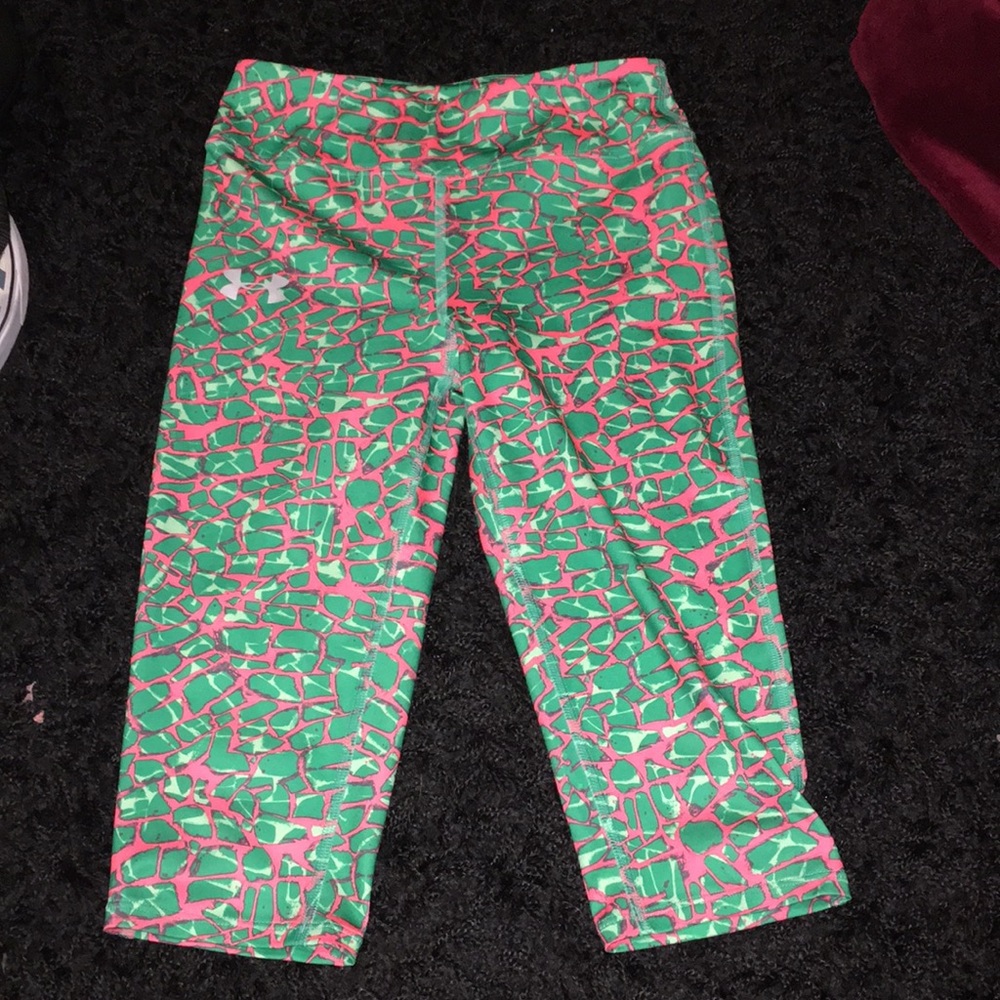 Girls Under armor giraffe print leggings